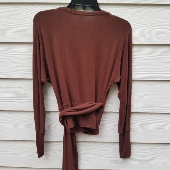 S Brown wraparound top by Daisy Fuentes - Picture 8 of 11